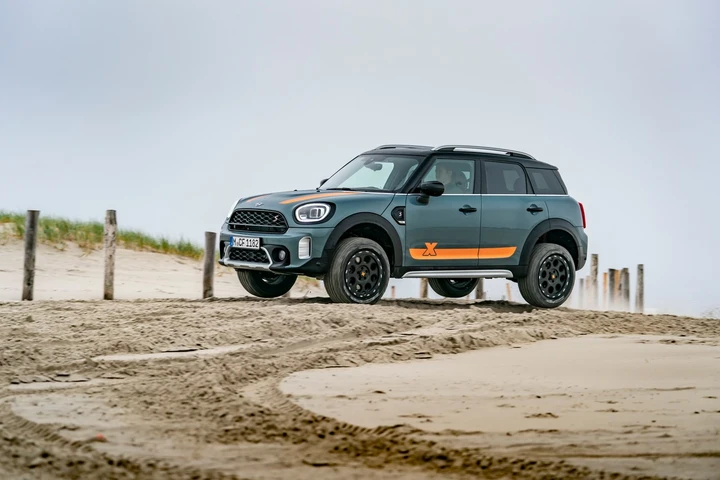 Mini Countryman by X-raid: immagini ufficiali