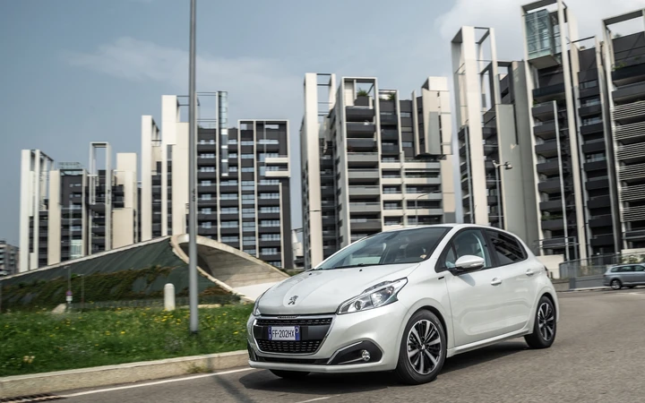 Peugeot 208 Signature: la serie speciale ricca di stile e tecnologia