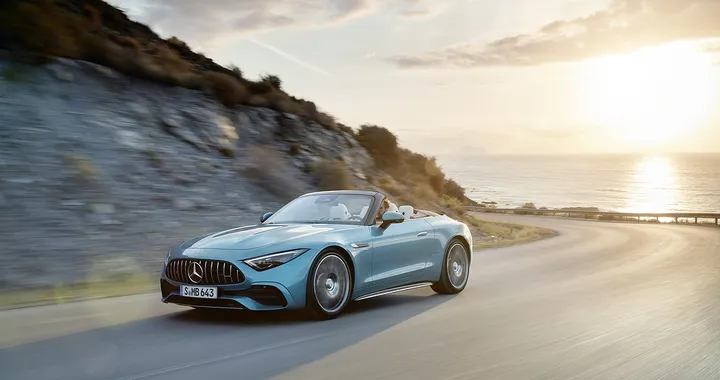Mercedes-AMG SL 43, la roadster monta il quattro cilindri 2.0 da 381 CV