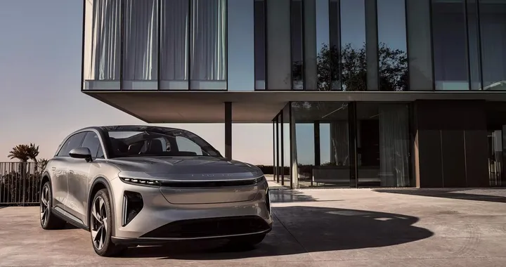 Lucid Gravity: debutta il nuovo SUV di lusso 100% elettrico e a sette posti [FOTO]