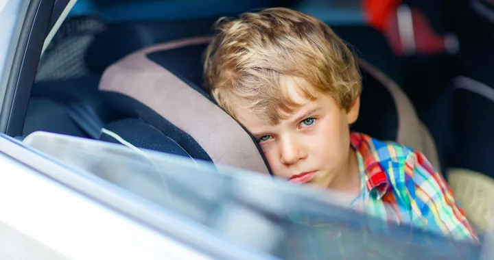 Mal d'auto nei bambini: come prevenirlo e curarlo