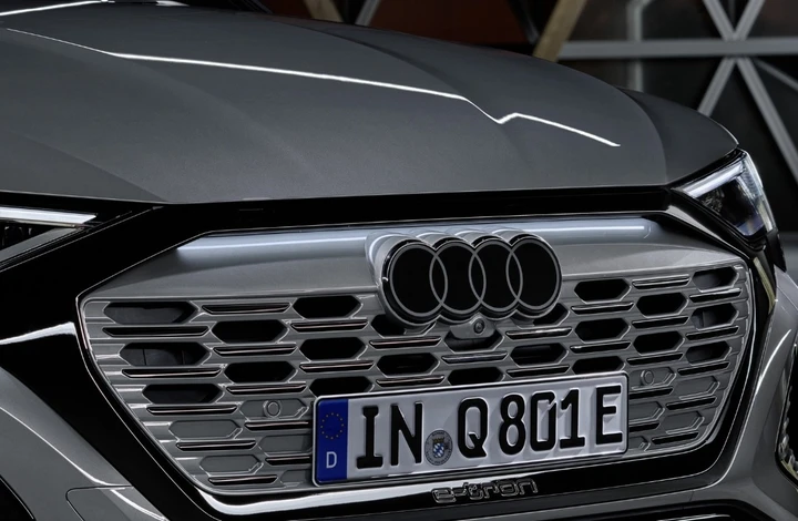 Audi logo 2022: come cambia la grafica dei quattro anelli
