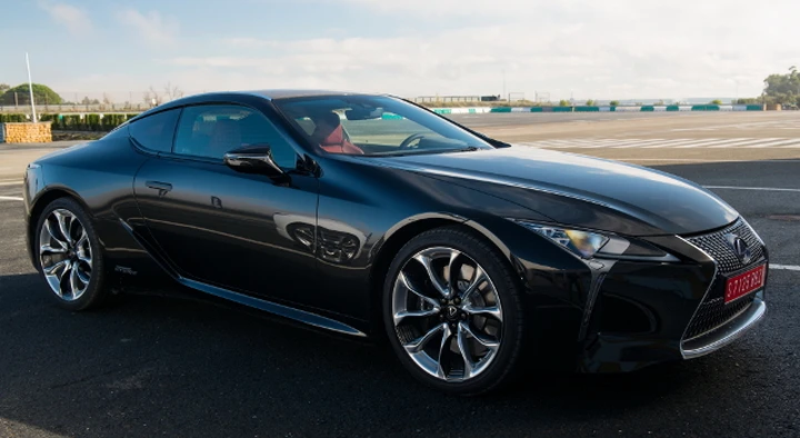 Lexus LC Hybrid: prezzo da 105.500 euro