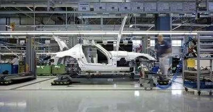 Tre stabilimenti per il montaggio della Mercedes SLS AMG