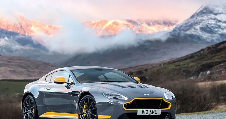 Aston Martin V12 Vantage S MY 2017: avrà anche il cambio manuale
