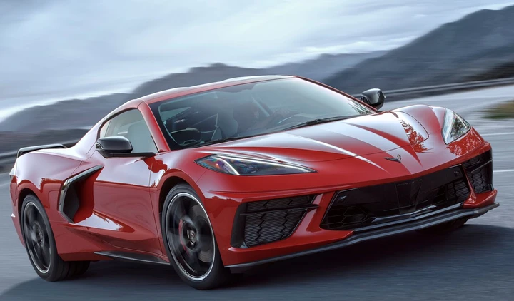 Chevrolet Corvette C8 Stingray, rivoluzione con motore centrale