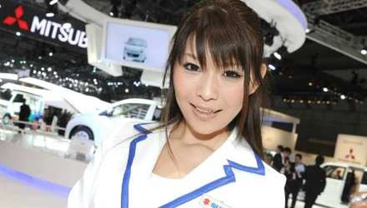 Ragazze da salone: meglio Tokyo o il Motor Show?
