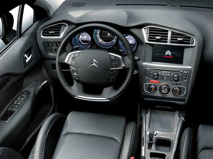 Le prime immagini ufficiali della nuova Citroen C4
