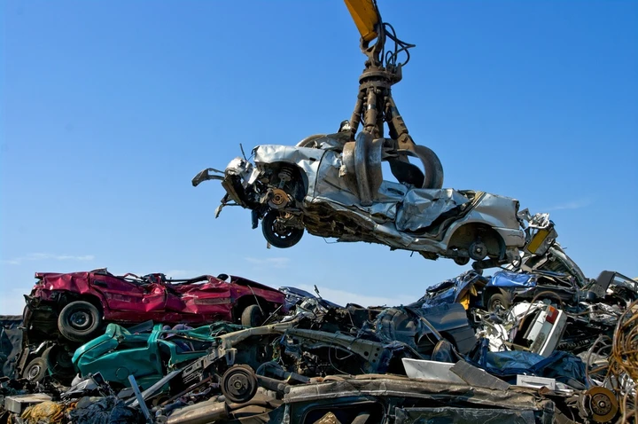 Rottamare l’auto: costi e documenti