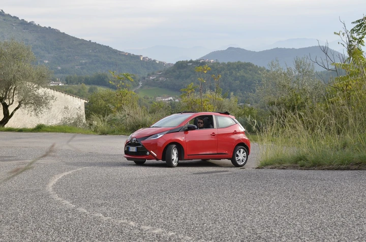 Toyota Aygo X-Wave: la prova su strada