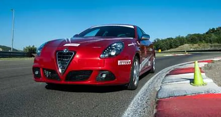 Guida Sicura: a scuola con De Adamich sulla Giulietta Quadrifoglio Verde