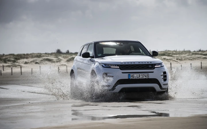 Nuova Range Rover Evoque, primo contatto con la “baby Velar”