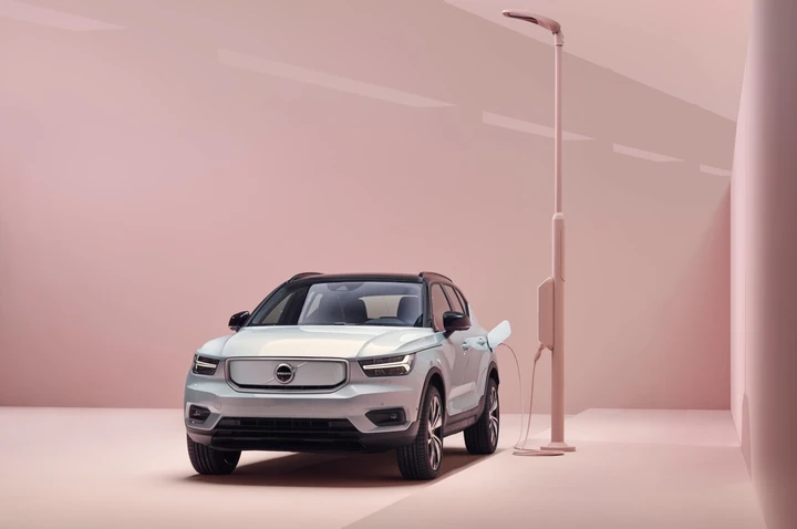 Volvo XC40 Recharge: immagini ufficiali