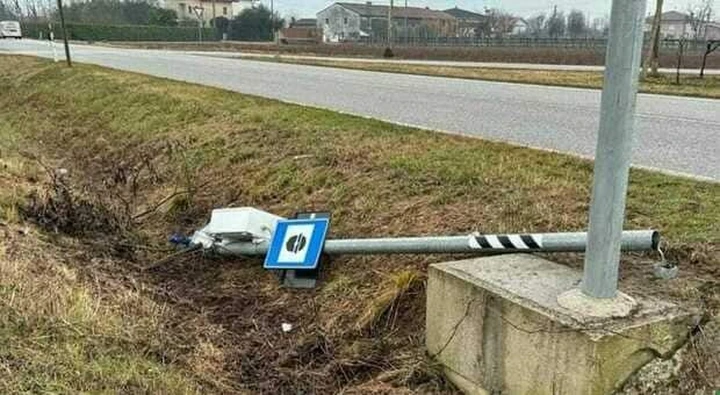 Fleximan, il ritorno: distrutto l'autovelox da 365.000 euro di multe