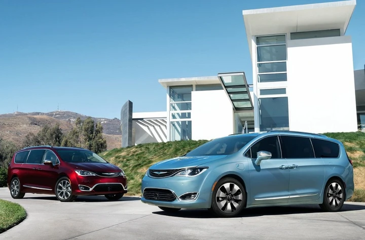 Chysler Pacifica Hybrid: debutta al Salone di Los Angeles