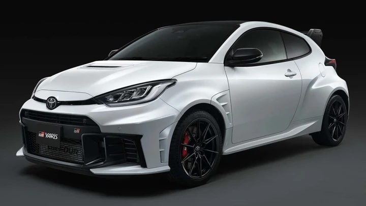 Toyota GR Yaris 2025: un'icona delle hot hatch si rinnova con un nuovo body kit
