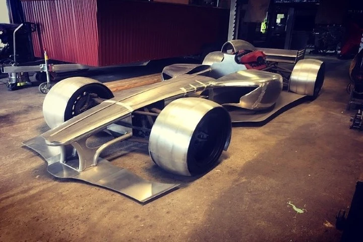 Una F1 stradale motorizzata Ferrari V12: idea folle? No, fattibile!