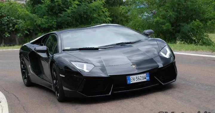 Lamborghini Aventador LP 700-4: la prova su strada