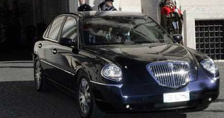 Auto blu: 1 su 4 non sarebbe iscritta al Pra