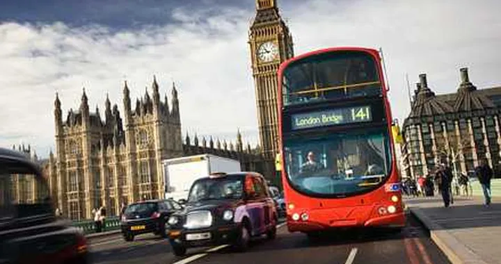 A Londra tornano i bus double-decker, ma sono ibridi Volvo