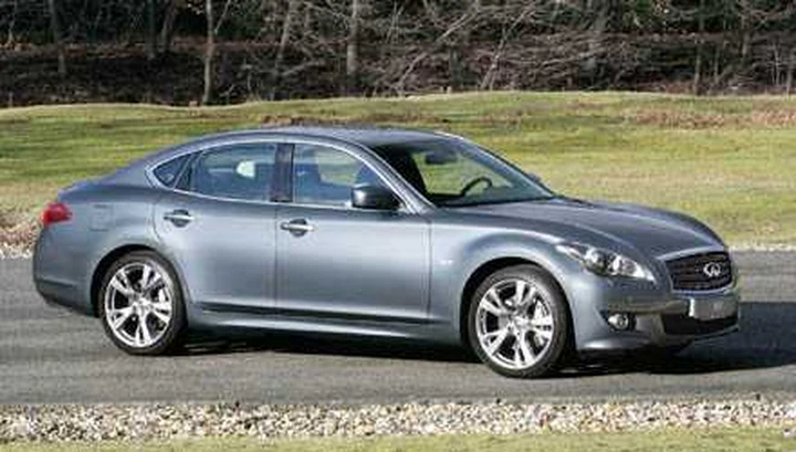 Infiniti M37: berlina dall'aria... hi-tech