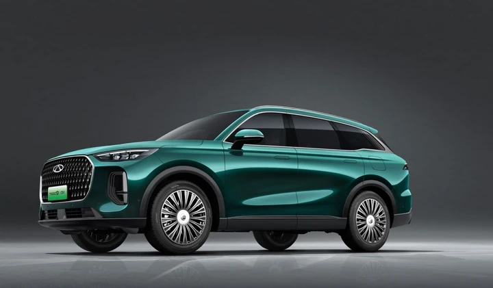 Chery Tiggo 9 arriva in Italia: sette posti, 140 km in elettrico e tanta tecnologia