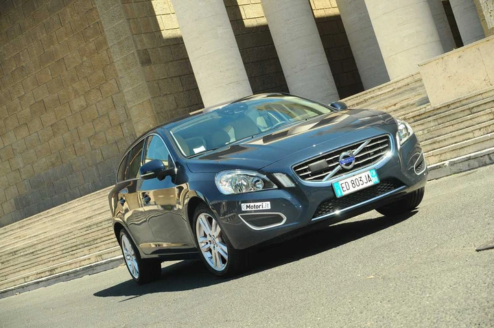 Volvo V60 D3 Geartronic Momentum: prova su strada
