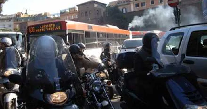 Si passano 260 ore l'anno nel traffico