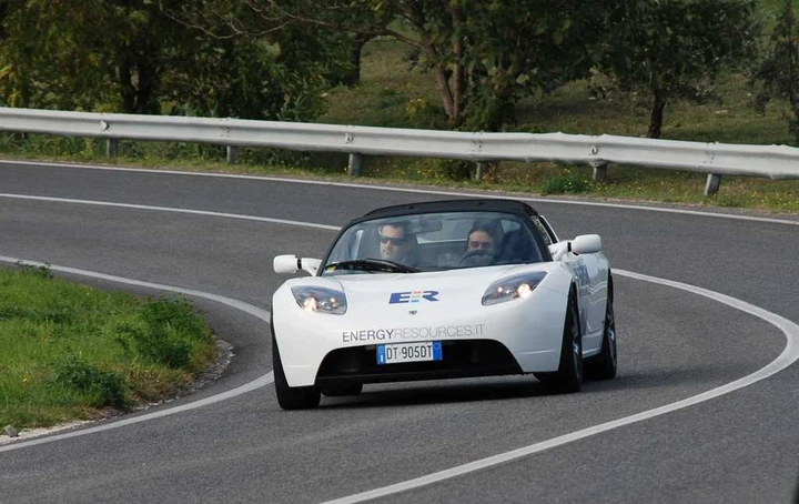 Tesla Roadster: sportiva ad impatto zero