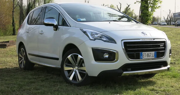 Peugeot 3008 HYbrid4 2014, la prova su strada