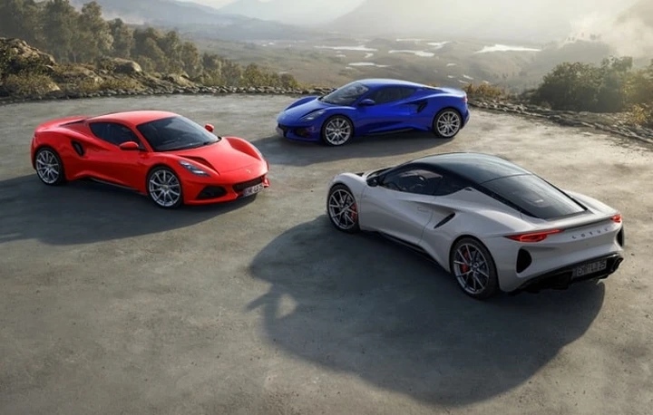 Lotus Emira Turbo SE, 400 CV e collaborazione con AMG per strapazzare il mondo delle supercar