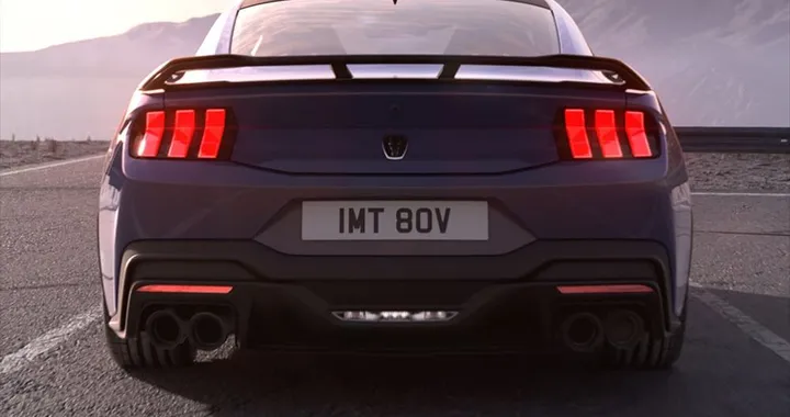 Jeremy Clarkson prova la Ford Mustang Dark Horse: opinione contrastante