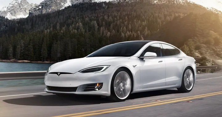 Tesla: esce di scena la Model S 75 a trazione posteriore
