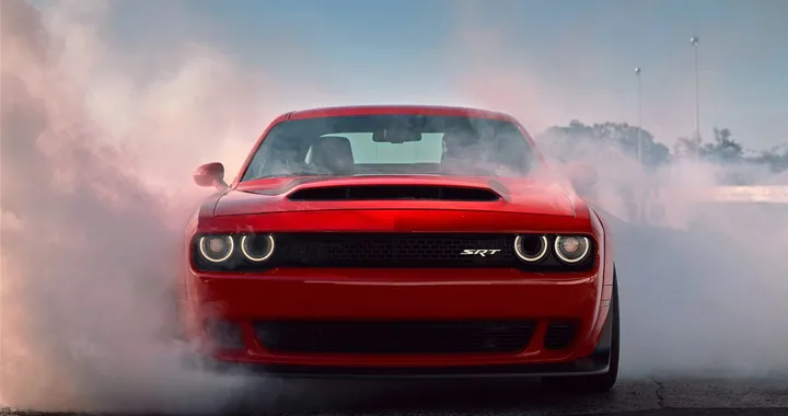 Il V8 non è morto: Stellantis fa tremare l’elettrico con il ritorno dell’Hemi
