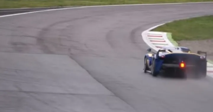 Le Ferrari FXX K a Monza, il rombo del V12 è da brivido