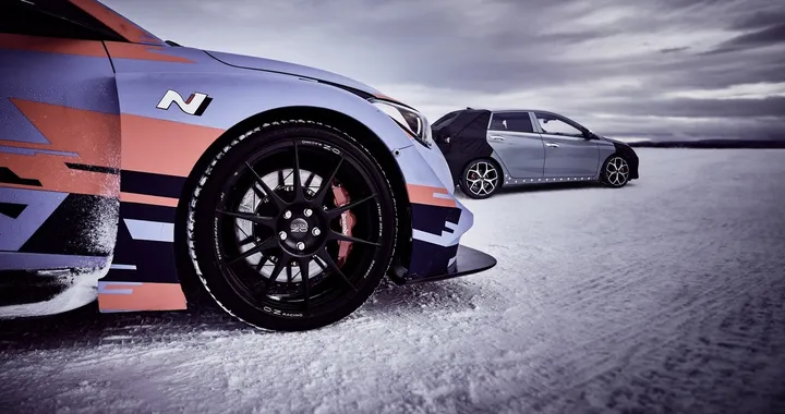 Hyundai: il prototipo della nuova i20 N in azione sul lago ghiacciato
