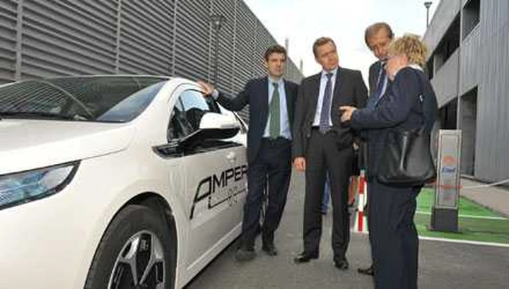 Opel Ampera, presentata al sindaco di Torino