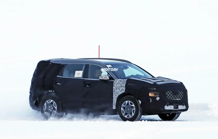 Hyundai Santa Fe, foto spia del restyling