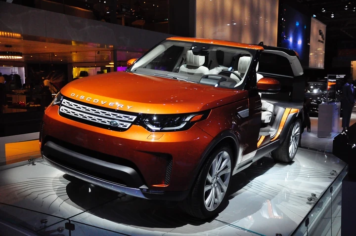Land Rover Discovery al Salone di Parigi 2016