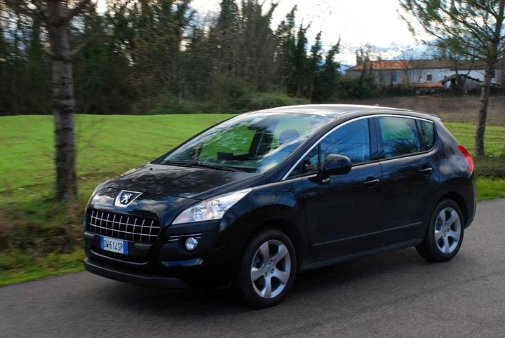 Peugeot 3008: un'auto trasversale dallo stile unico