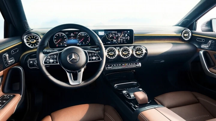 Nuova Mercedes Classe A: ecco le prime immagini degli interni