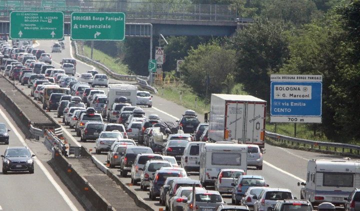 Autostrade: in Italia 18 cm per ogni auto in circolazione