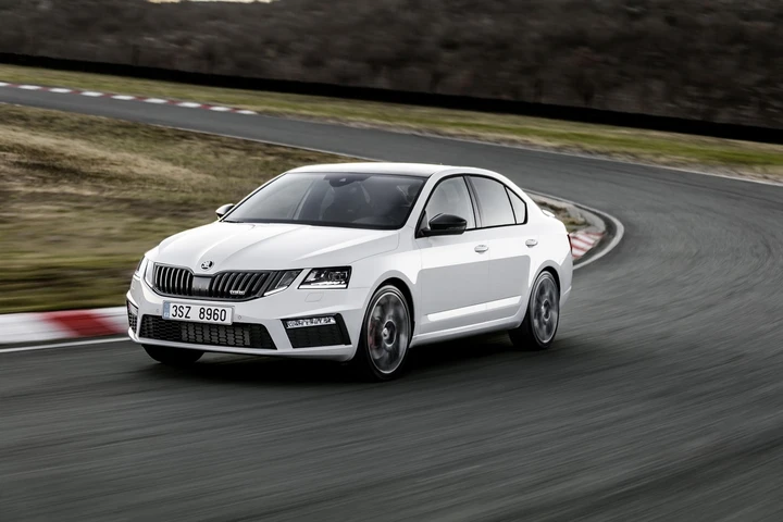 Skoda Octavia RS e Scout: immagini ufficiali