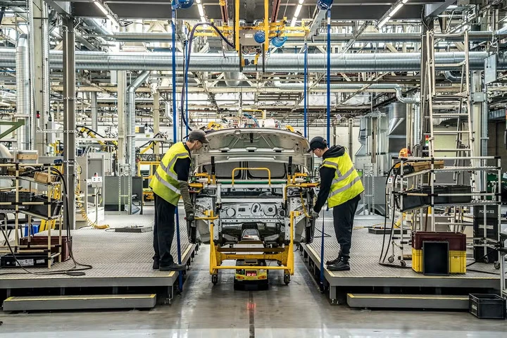 BYD vuole gli impianti Stellantis: il piano cinese per l’Europa