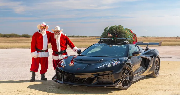 Un albero di Natale a 315 Km/h: la follia firmata Hennessey [VIDEO]