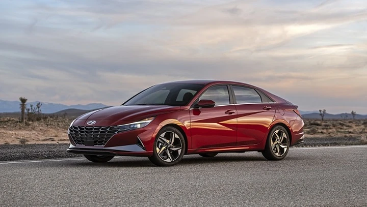 Hyundai Elantra: la nuova generazione è anche ibrida