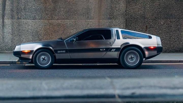 DeLorean DMC-12: l'elettrica da 220 CV debutta al Salon Privé 2024