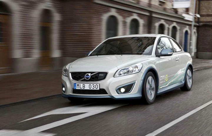 Volvo C30 elettrica, la ricarica è senza fili
