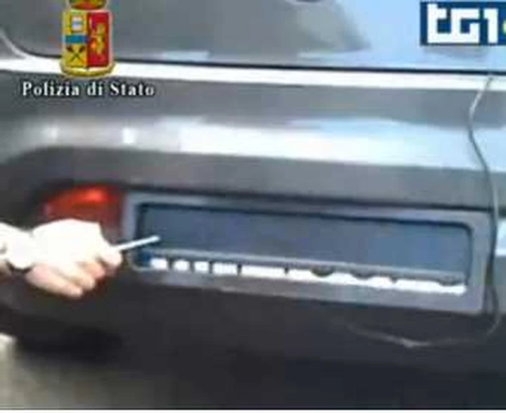 Autovelox: copre la targa per evitare la multa, denunciato
