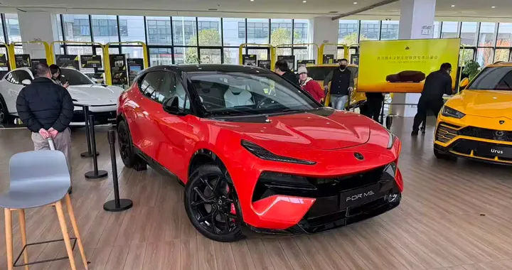 Lotus For Me: l'Eletre diventa plug in hybrid da 952 cavalli